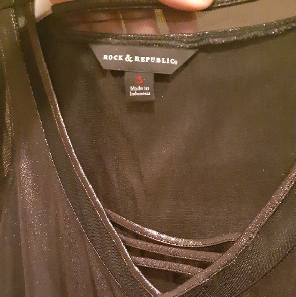 Rock & Republic top NWOT - Picture 2 of 3